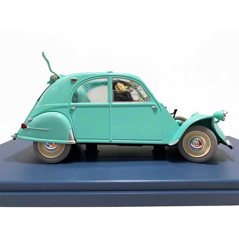 Tintin Moulinsart Car 1/24 - The broken 2CV with the Janssens - Tintin Citroën 2CV AZL 1955 - 2021 spring convention, 2cv, car, citroën 2cv, moulilnsart, thompson, tintn - Gadgetz Home